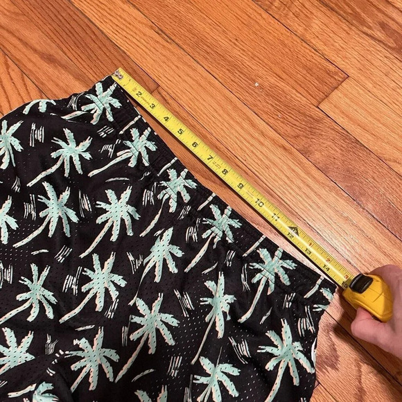 Chubbies Palm Tree Print Mesh 5.5 Inch Shorts Size Large - Picture 6 of 6